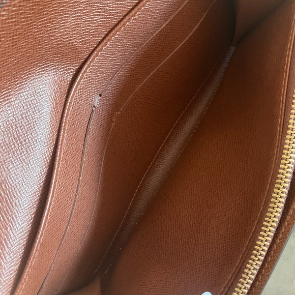 Sold Beautiful Louis Vuitton Monogram Sarah Wallet - Picture 7 of 12